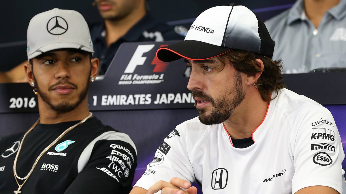 Doch zwei Probleme könnten einen Wechsel von Alonso verhindern: Zum einen ist der 35-Jährige vertraglich an McLaren gebunden, außerdem ging die Fahrerpaarung Hamilton und Alonso bereits zu McLaren-Zeiten nach hinten los