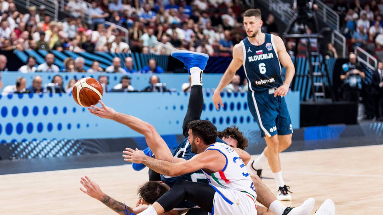 Gegen Anfang des Spiels gegen Italien kollidierte Luka Doncic mit Marco Spissu und Alessandro Pajola
