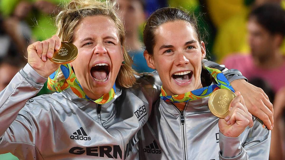 Laura Ludwig (l.) und Kira Walkenhorst gewannen in Rio Olympia-Gold