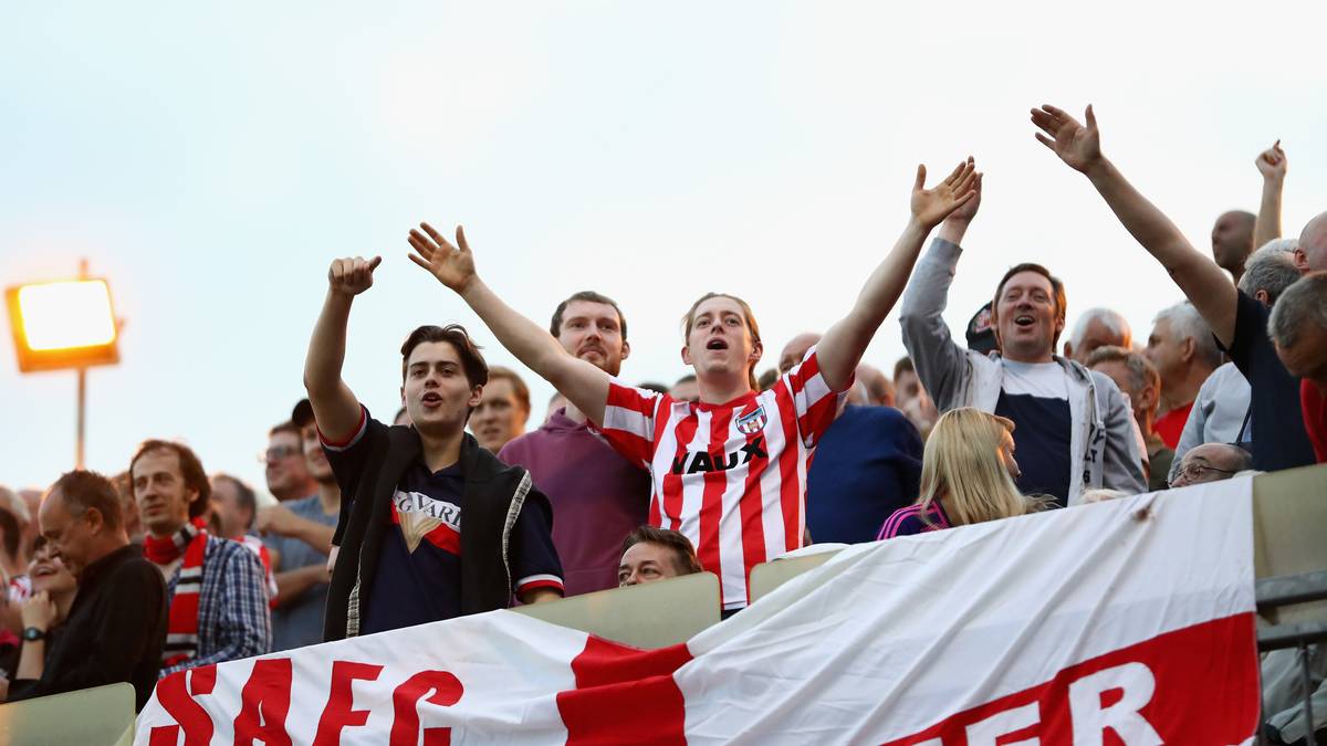 AFC SUNDERLAND (Platz 13): Zum Glück kann sich der Traditionsverein auf seine Fans verlassen. Neben Middlesbrough ist Sunderland der einzige Verein, der nicht in einer ersten Liga vertreten ist. Der inzwischen drittklassige langjährige Premier-League-Stammgast aus dem Nordosten Englands hat eine Verschuldung von stolzen 185 Millionen Euro