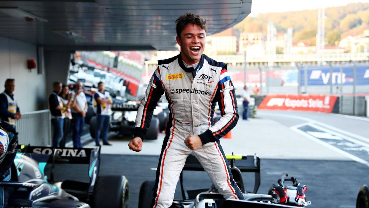 De Vries holt Titel, Schumacher raus