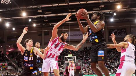 Die Telekom Baskets Bonn (weiß) kassierten gegen Ludwigsburg die nächste Niederlage