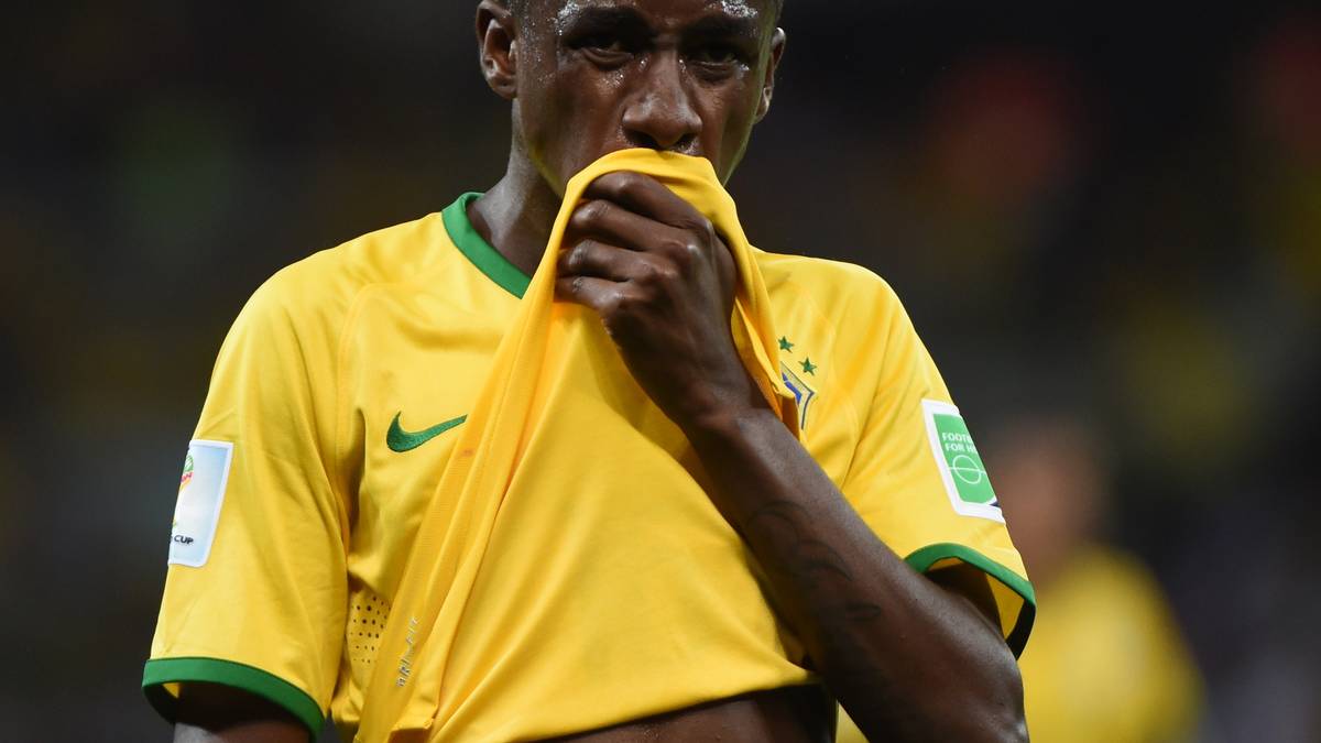 Nach 45 Minuten hat der Spuk für ihn ein Ende. Paulinho kommt für ihn ins Spiel. Hilft anschließend beim Aufbau der neuen Mannschaft, ist auch jetzt im Kader, saß gegen Russland aber 90 Minuten draußen