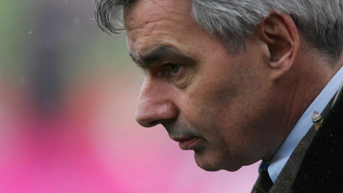 22. MÄRZ 2005: Michael Meier, der letzte Amtsträger der alten Führungsriege, verlässt den Verein. Sein Vertrag endet nach 15 Jahren zum 30. Juni 2005