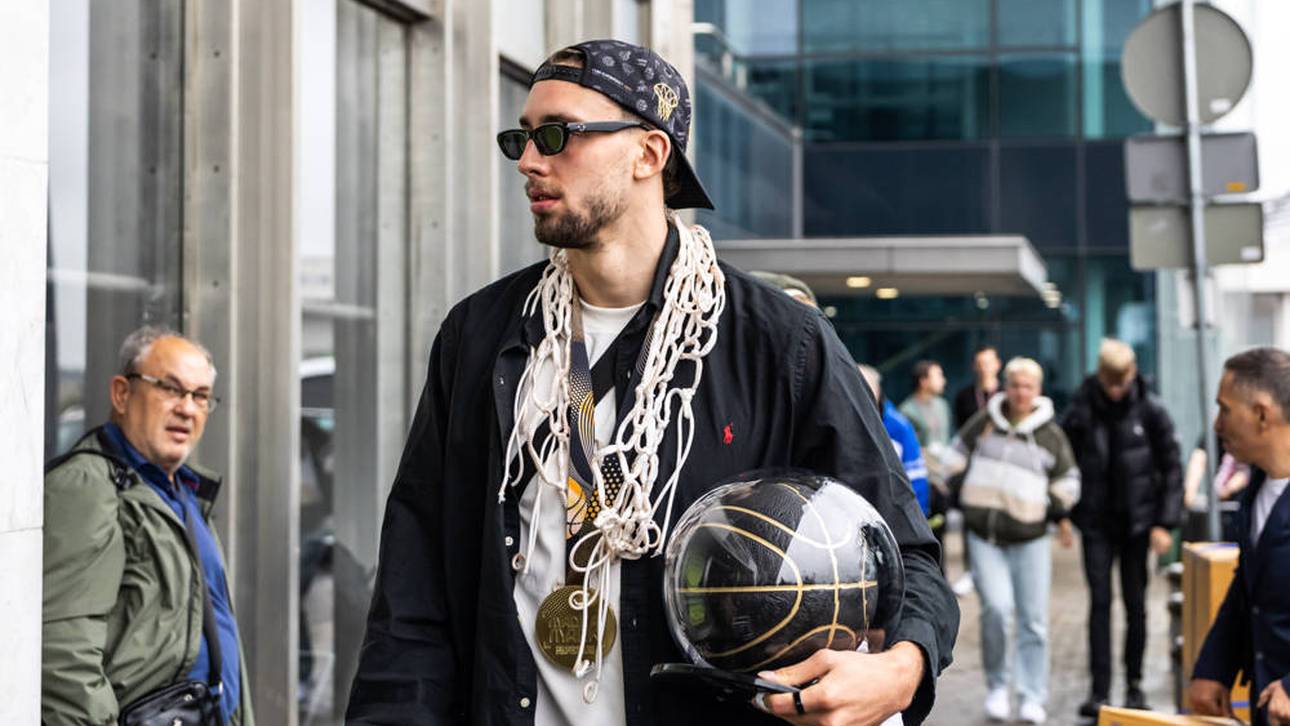 Deutsche Helden in Frankfurt empfangen