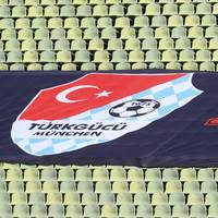 Für die kommende Regionalliga-Saison geht Türkgücü München einen ungewöhnlichen Weg. Um neue Spieler für sich zu gewinnen, müssen diese sogar Geld mitbringen.