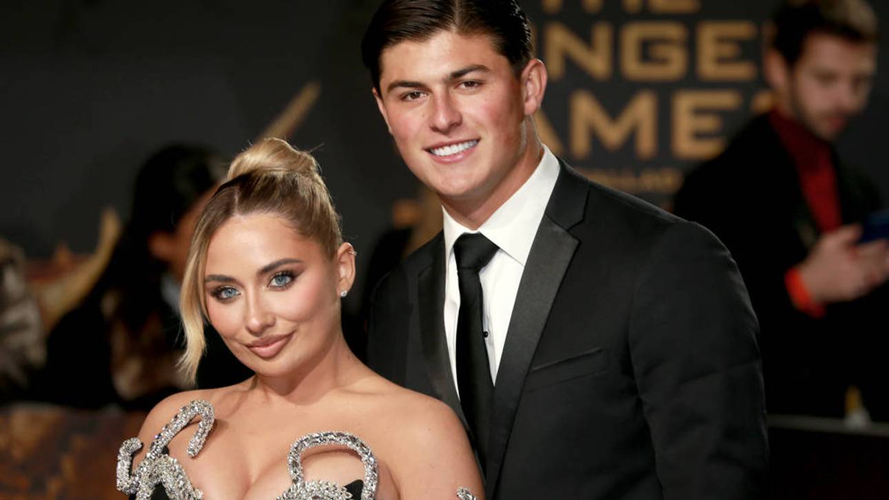 Louis Rees-Zammit und Saffron Barker bei der Premiere von "The Hunger Games" 2023 in London