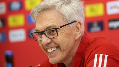 Gordon Herbert soll die Basketballer des FC Bayern München auf ein neues Level bringen. Der Kanadier erklärt auf einer Pressekonferenz, welche Teambuilding-Maßnahmen er praktiziert.