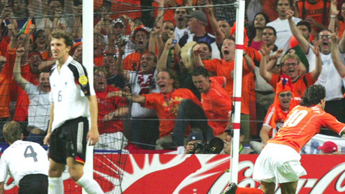 ?Ruud van Nistelrooy sorgt in der 81. Minute aber für den 1:1-Endstand. Deutschland scheidet später verdient in der Gruppenphase aus, die Niederlande scheitern erst im Halbfinale an Gastgeber Portugal