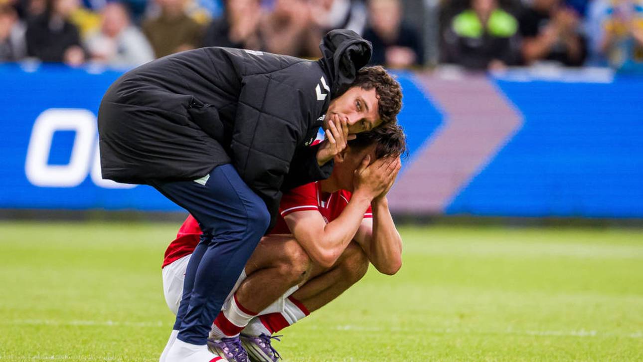 Ein schockierter Joakim Maehle wird von Andreas Christensen unterstützt 
