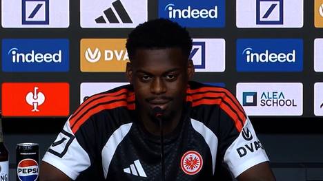 Der 20-jährige Noel Aseko wechselt vom FC Bayern München zu Eintracht Frankfurt. Der Youngster spricht bei seiner Vorstellung über seine stärken und vergleicht sich dabei mit N’Golo Kanté.
