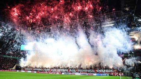 Diese beeindruckende Pyro-Show vor dem Pokal-Duell Köln gegen Hertha gefiel nicht allen