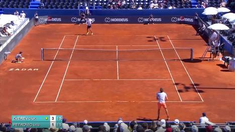 Novak Djokovic wird bei der Adria Tour in Zadar seiner Favoritenrolle gerecht und startet mit zwei Siegen in das Event. Auch Alexander Zverev kann seine Chance aufs Finale wahren.