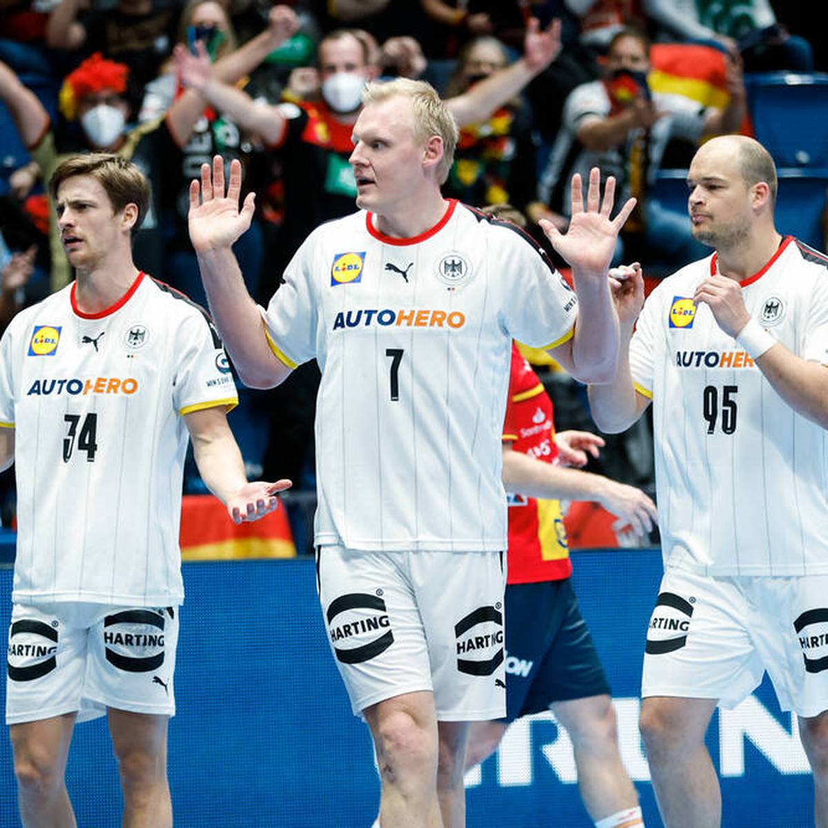 Das DHB-Team hat bei der Handball-EM mit einem Corona-Chaos zu kämpfen. Ein Rückzug aus dem Turnier würde aber weitreichende Konsequenzen haben. 