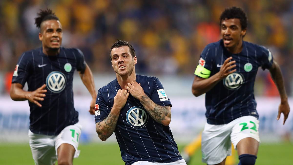 Kurz nach der Pause dann aber der K.o. für die Löwen. Wolfsburgs Vieirinha drischt den Ball aus 15 Metern in den Winkel. Braunschweig hätte drei Tore benötigt, am Ende bleibt's beim 1:0 für die Wölfe - Bundesligaverbleib!