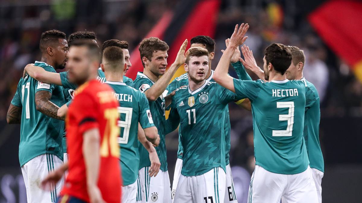 DEUTSCHLAND vs. SPANIEN: 1:1 - Los ging das Jahr eigentlich noch ganz viel versprechend. Im März lieferte sich das DFB-Team in Düsseldorf einen temporeichen Schlagabtausch mit Spanien auf höchstem Niveau
