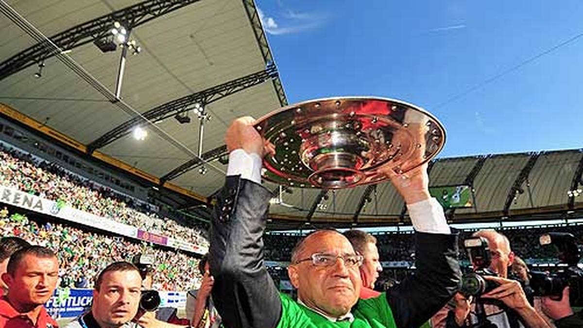 Doch Magath hat noch einen im Köcher. 2009 führt er als Coach und Geschäftsführer Sport den VfL Wolfsburg sensationell zum Meister-Titel