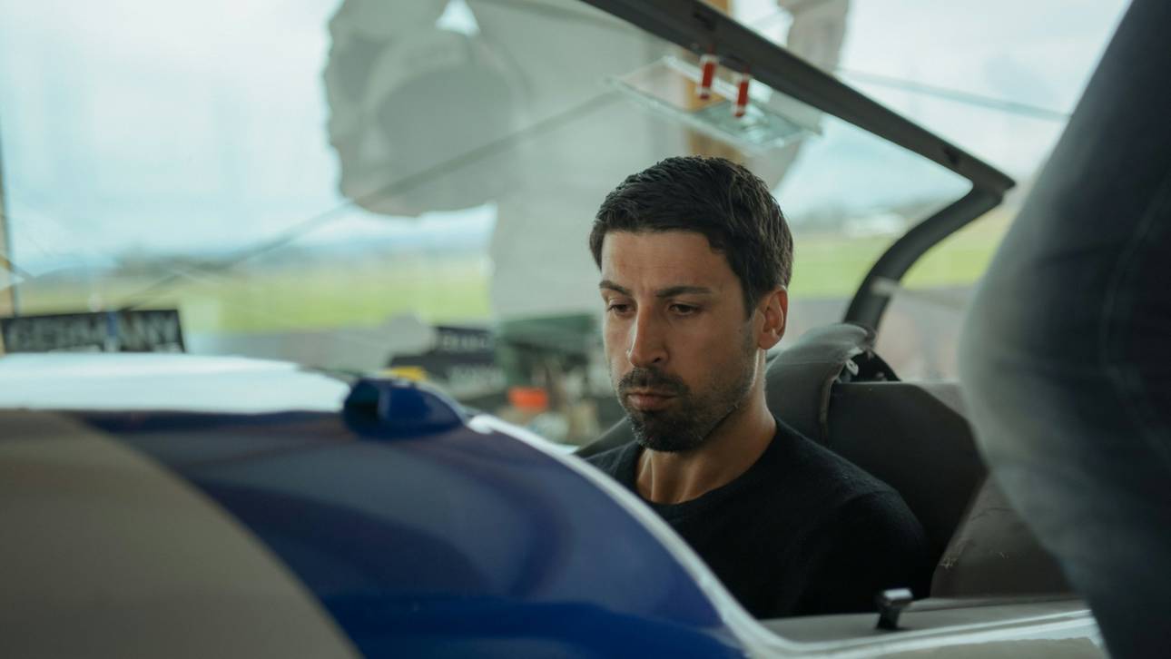 Khedira versucht sich als Pilot