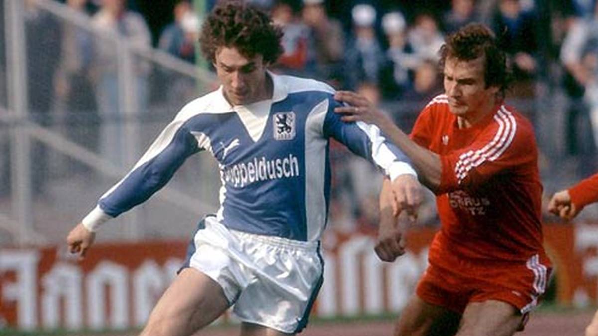 Auch ein großer fängt mal klein an: Rudi Völler (l.,) erzielt im zarten Alter von 22 Jahren 37 Treffer für 1860 München (Saison 1981/1982). 1990 wird er Weltmeister