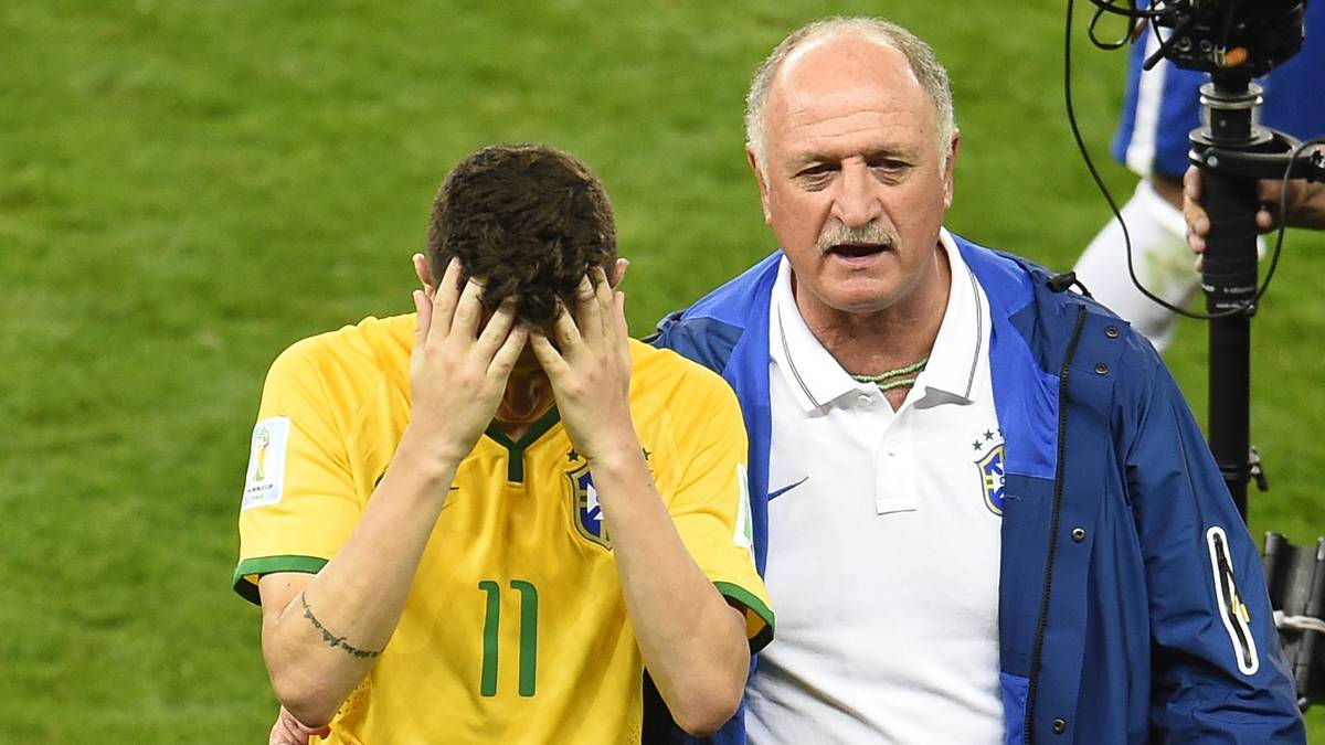 TRAINER - Luiz Felipe Scolari (2014): Der Weltmeistertrainer von 2002 sollte es richten. Im November 2012 installiert, soll Felipao auch den Titel auf eigenem Grund erringen. Doch seine Methoden und die Trutzburgmentalität wirken überholt