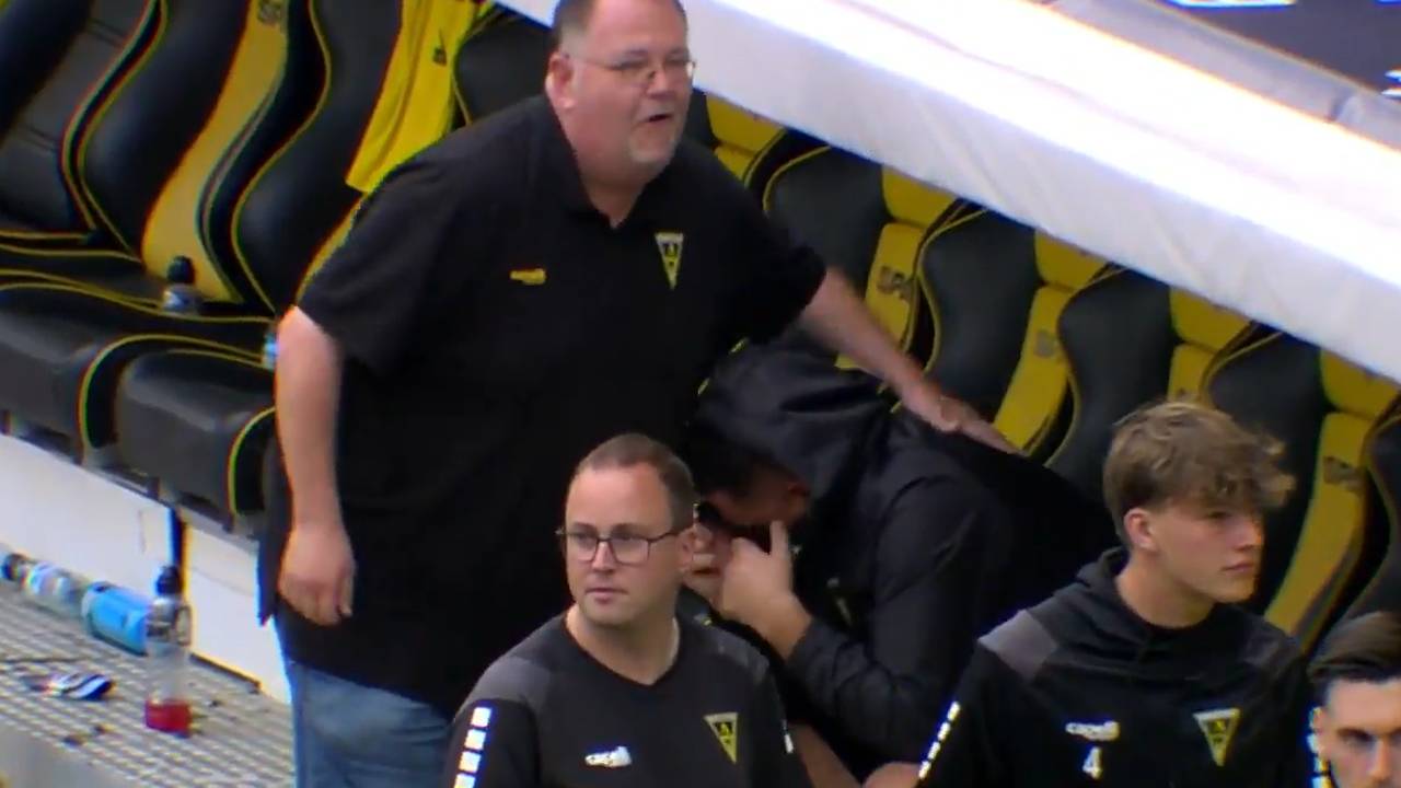 Nach Abpfiff: Torwart-Trainer bricht in Tränen aus