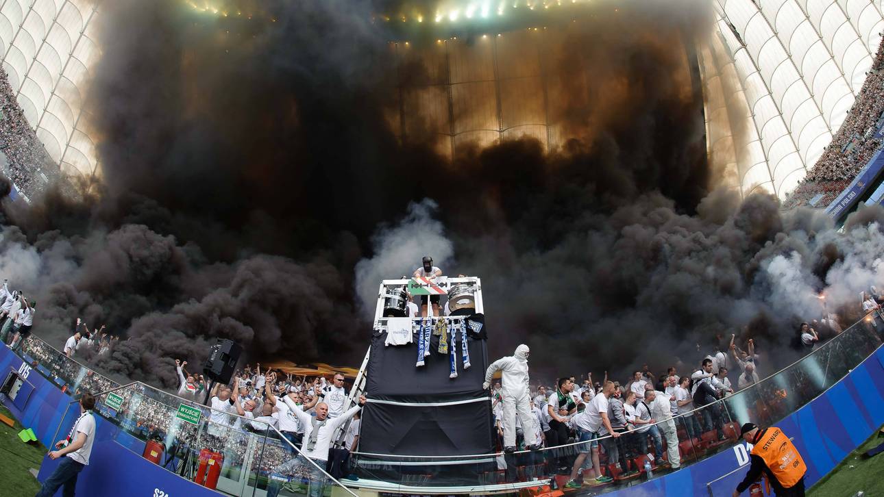 Pyro-Wahnsinn bei polnischem Finale