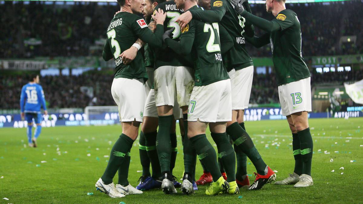 VFL WOLFSBURG (Platz 1): Das beste Preis-/Torverhältnis bekommen die Zuschauer in der Autostadt geboten. Zwar sind 27 Treffer bei weitem nicht der Spitzenwert. Die günstigste Dauerkarte gibt es allerdings bereits für 130 Euro. Mit 2,55 Euro pro Tor ist die Volkswagen-Arena das Tor-effizienteste Stadion der Bundesliga