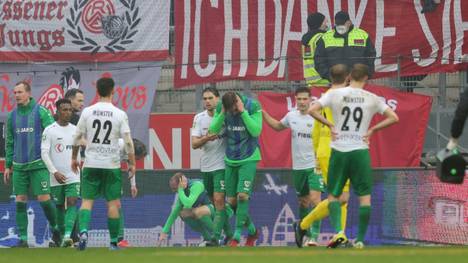 Zwei Münster Spieler wurden von dem Böller verletzt