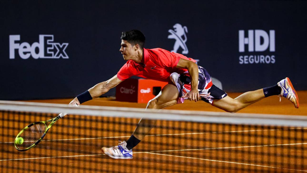 Teenager verblüfft die Tennis-Welt