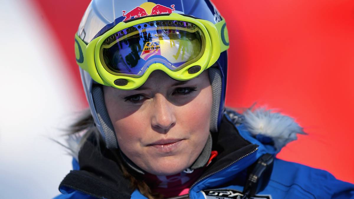 Kurz vor dem Olympia-Start in Vancouver 2010 gibt Vonn zu Protokoll, wegen einer Schienbeinverletzung möglicherweise nicht starten zu können ("Ich hatte noch nie solche Schmerzen").  Vonn geht dennoch an den Start, holt Gold in der Abfahrt und schürt zugleich den Verdacht taktiert zu haben, um den Druck auf die Freundin und Rivalin zu erhöhen.