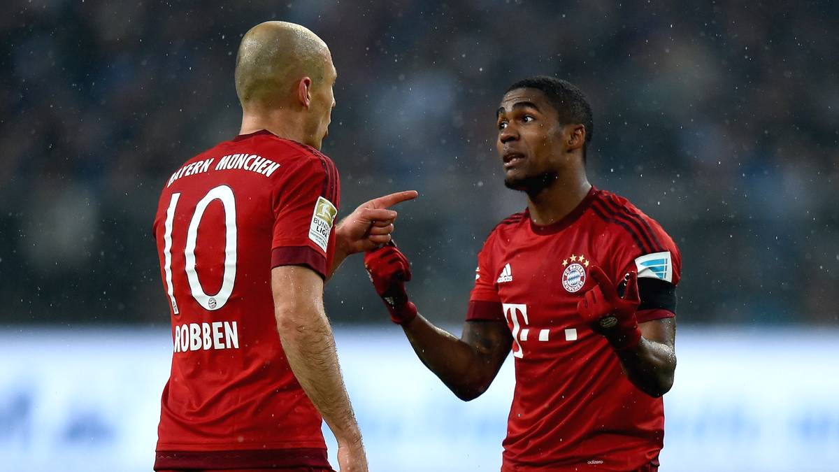 Wenn Ribery und Robben spielen, sind sie bis heute immer für große Momente gut, aber das zunehmende Alter und zunehmendes Verletzungspech auch bei Ribery zwingt Bayern, die Nachfolge zu regeln. Als Erbe von Robben wird der 2015 verpflichtete Douglas Costa aufgebaut