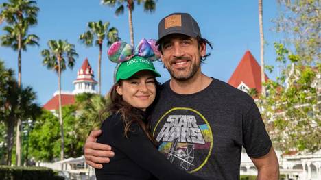 Der NFL-MVP und Quarterback der Green Bay Packers, Aaron Rodgers, und die Schauspielerin Shailene Woodley haben ihre Verlobung einvernehmlich nach einem Jahr wieder aufgelöst.