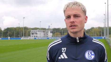 Finn Porath wechselte im vergangenen Sommer von Holstein Kiel zu Schalke - im Interview schwärmt der Neuzugang unter anderem von S04-Trainer Miron Muslic.