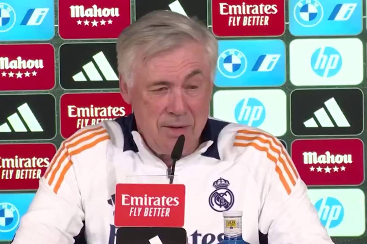 Reals Trainer Carlo Ancelotti ist überzeugt, dass Vinicius Jr. bei den Madrilenen glücklich ist, betont jedoch, dass die Gerüchte um einen Wechsel in die Saudi Pro League der Brasilianer selbst beantwortet werden müssen.