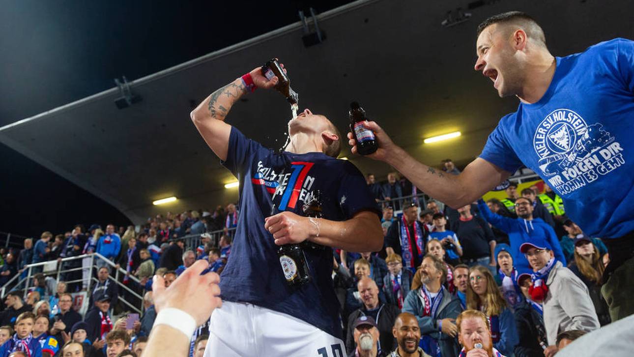 Lewis Holtby (Mitte) war nach dem gelungenen Aufstieg von Holstein Kiel überhaupt nicht zu bremsen