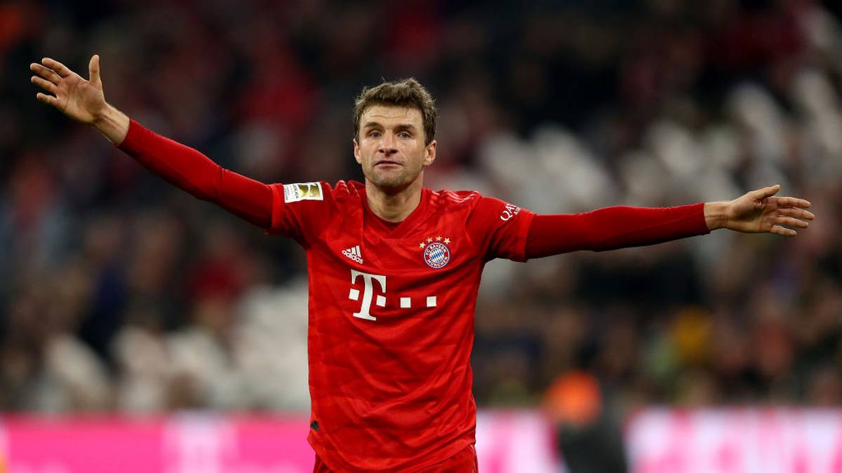 MUNICH, GERMANY - NOVEMBER 09: Thomas Müller of FC Bayern Muenchen reacts during the Bundesliga match between FC Bayern Muenchen and Borussia Dortmund at Allianz Arena on November 09, 2019 in Munich, Germany. (Photo by Alexander Hassenstein/Bongarts/Getty Images)