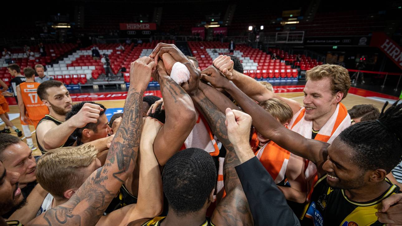 Riesen mit historischem Finaleinzug