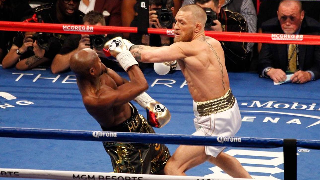 Conor McGregor (r.) legte gegen Floyd Mayweather einen furiosen Start hin