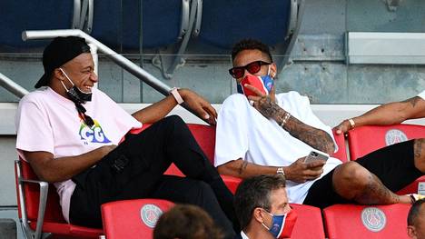 Auch als Zuschauer bestens gelaunt: Kylian Mbappé und Neymar
