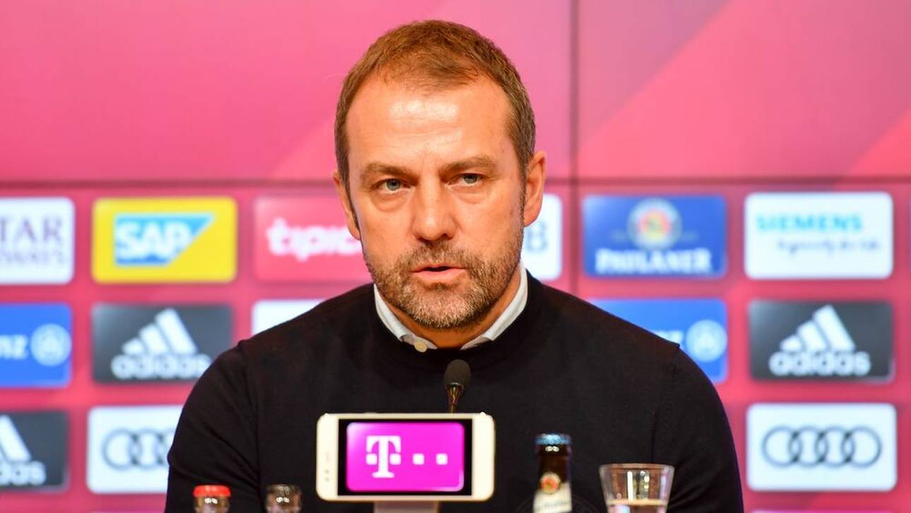 Flick stellt sich vor seine Spieler