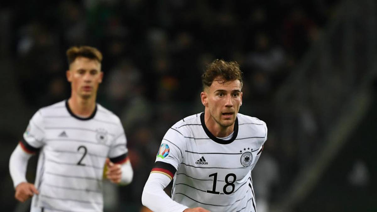 LEON GORETZKA: Löw ließ ihn auf der rechten Außenbahn starten und oft nach innen ziehen. In der ersten Halbzeit schwach, dann traf er wie aus dem Nichts zum 2:0 mit einem präzisen Flachschuss (49.). Rochierte viel. Tauchte nach seinem Treffer aber ab. SPORT1-Note: 2,5