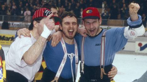 Die Kölner Haie mit Andreas Pokorny (M.) und Mirko Lüdemann (r.) wurden 1995 erster DEL-Meister