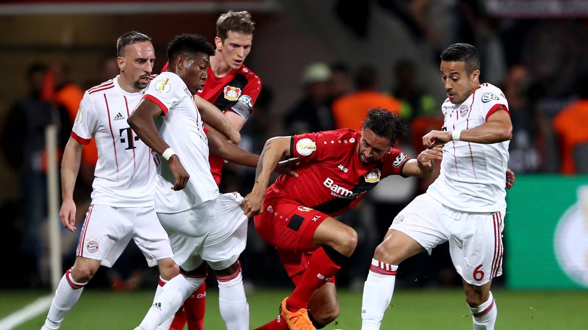 DAVID ALABA (bis 46., 2.v.l.): Versuchte sich immer wieder nach vorne einzuschalten, war aber insgesamt sehr stark defensiv gefordert. Zur Pause gegen Rafinha ausgewechselt -SPORT1-Note: 3,5