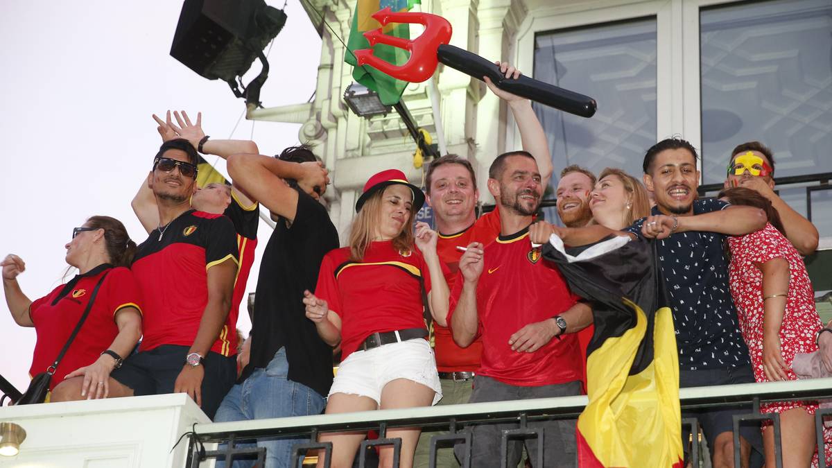 HET LAATSTE NIEUWS: "Jetzt rasten alle komplett aus! Die Red Devils schicken Neymar und Brasilien nach einer epischen Party zurück nach Hause. Und jetzt wartet Frankreich im Halbfinale!"