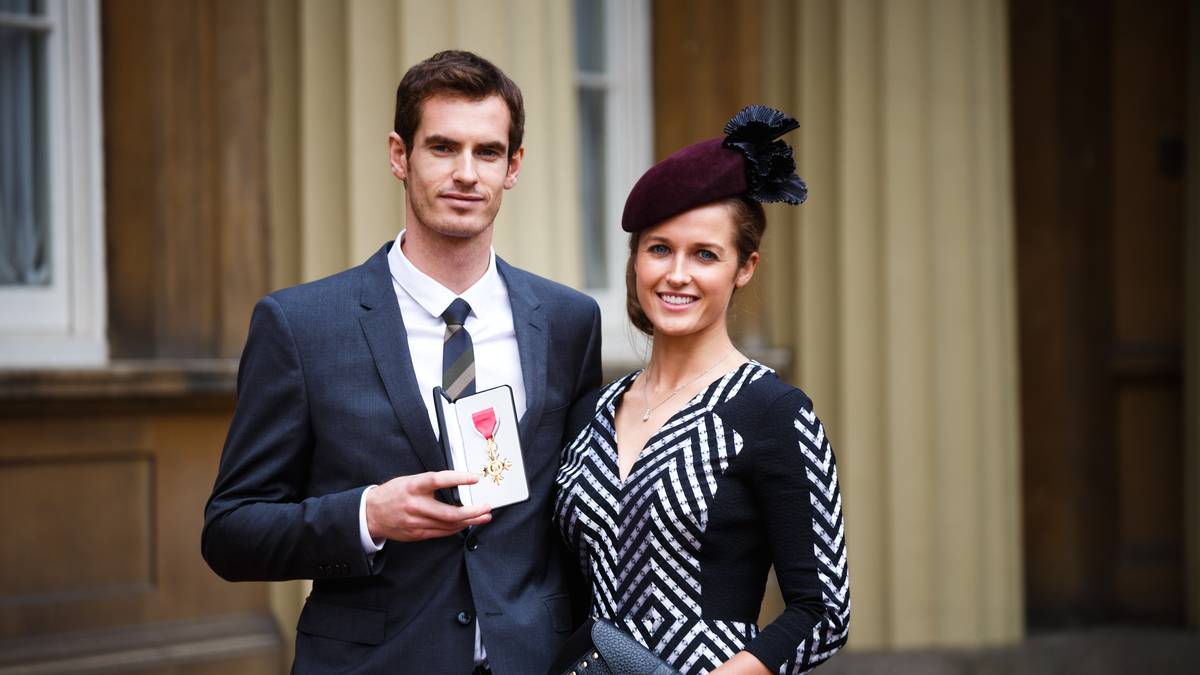 Im Oktober 2013 bekommt Murray an der Seite seiner Freundin Kim Sears wegen seiner Verdienste um den Tennissport den Titel Officer des "Order of the British Empire" verliehen. Im Buckingham Palace nimmt er die Auszeichnung von Prinz William entgegen