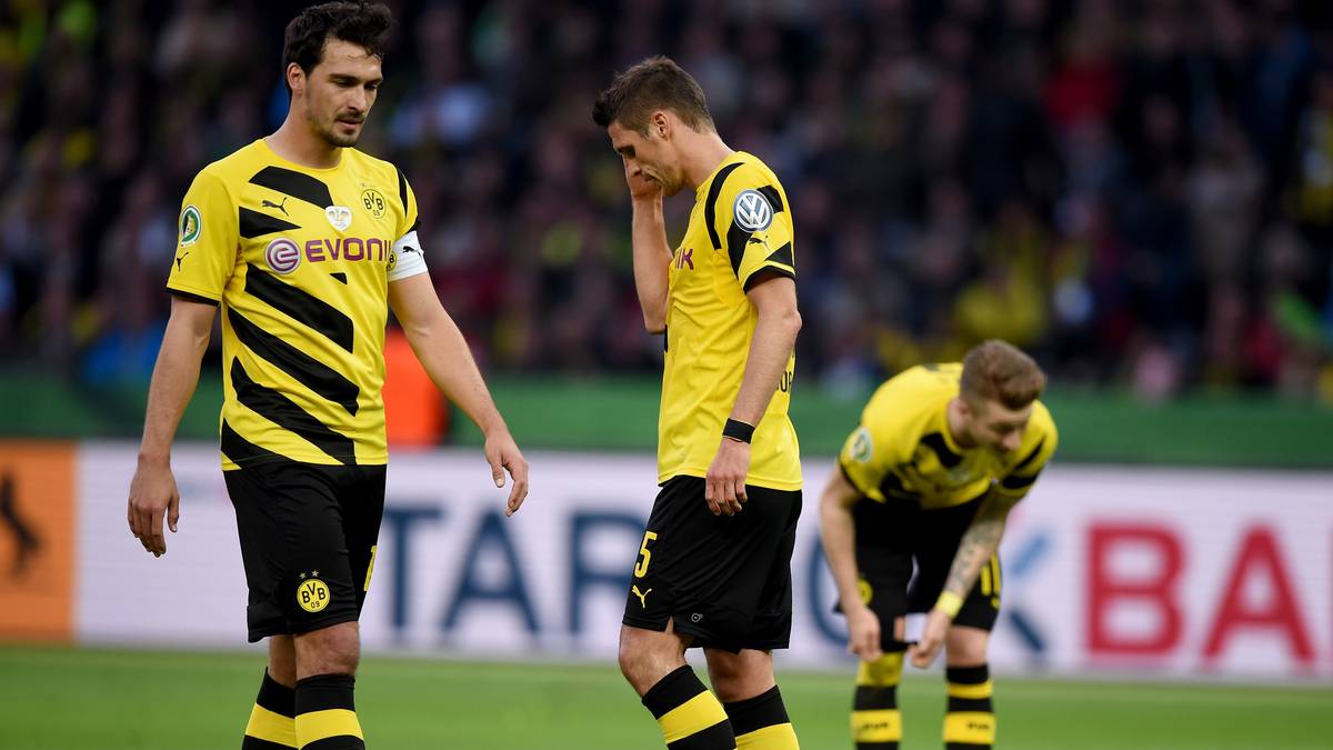 MATS HUMMELS: Dürftige Leistung des Kapitäns. Fiel in der ersten Hälfte zunächst nur durch übertriebene Härte auf, wurde dann beim 1:2 von De Bruyne getunnelt und war im Anschluss völlig von der Rolle. Auch in Halbzeit zwei mit einigen bösen Ballverlusten. Zu keiner Zeit ein Stabilisator. Note: 4,5