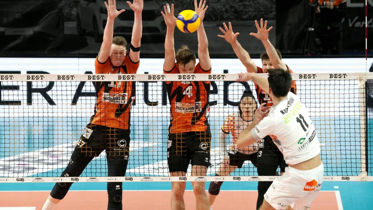 Berlin im Finale, Rivale unter Druck