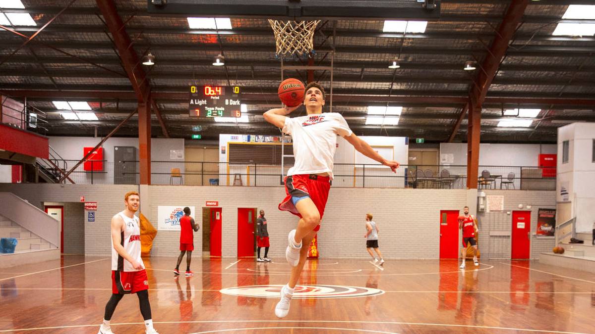 Zuvor hatte Illawarra-Coach Matt Flinn geschwärmt: "Er hat die Erwartungen übertroffen. Er ist ohne Ballast hier angekommen und seine Teamkollegen haben ihn gerne um sich herum". Aber nicht nur diese Aussage macht ihm Hoffnung für den NBA-Draft 2020