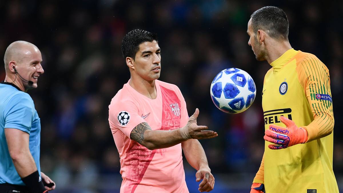 SCHIEDSRICHTER-BALL: Bei einem Schiedsrichter-Ball wird zukünftig nur noch ein Spieler eingreifen. Es gibt also keinen Zweikampf mehr um den Ball. Es bekommt immer die Mannschaft den Ball vom Schiedsrichter, die zuletzt in Ballbesitz war