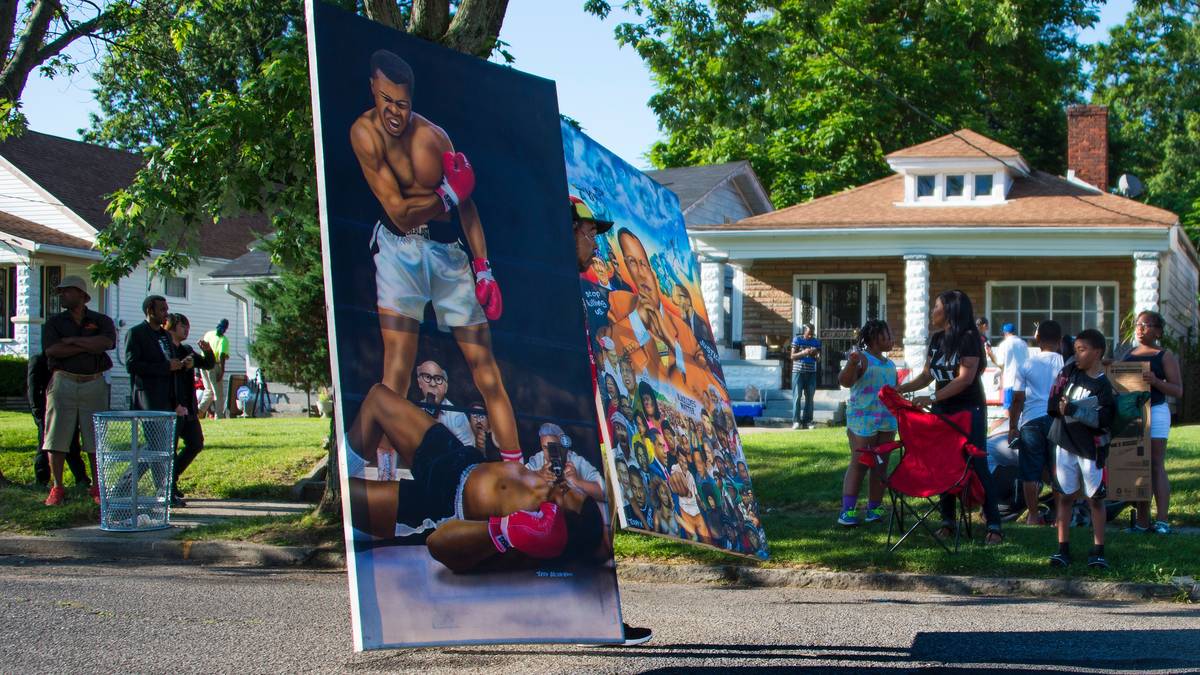 Ein großes Gemälde zeigt die berühmte Szene von Ali, als er den niedergestreckten Sonny Liston zum Weiterkämpfen auffordert